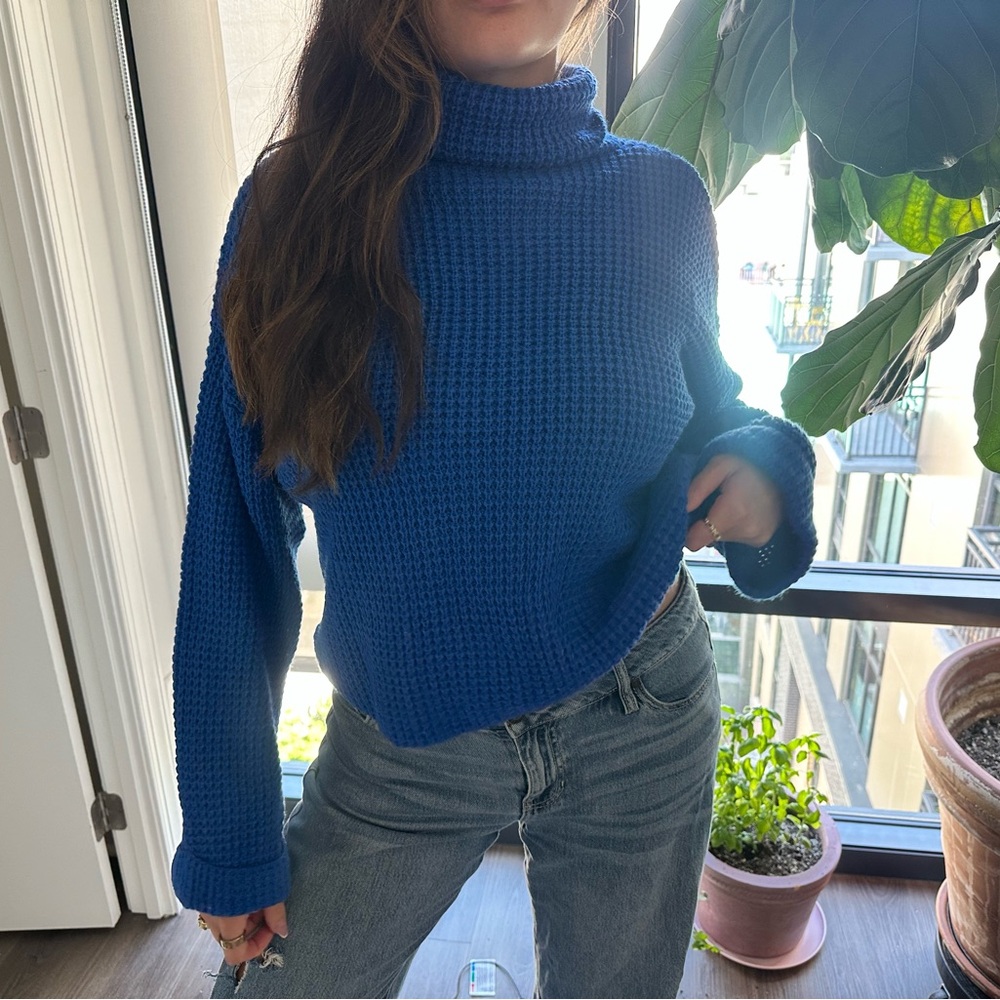 M/L Blue Turtleneck Sweater